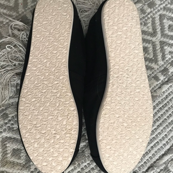 Women’s Toms - Picture 2 of 3